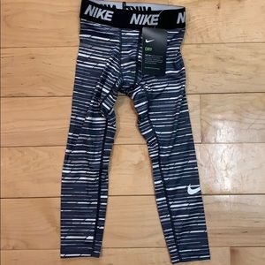 Boys Nike Dri-fit Compression 4 XS